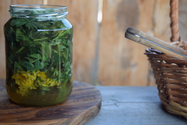 How To Make A Spring Herbal Infused Vinegar