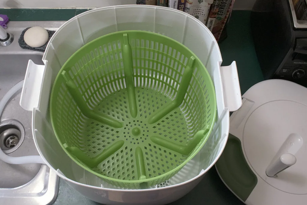 The Easiest, Greenest Way to Hand Wash Your Clothes « MacGyverisms ::  WonderHowTo