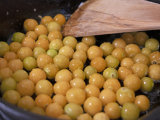 https://www.ruralsprout.com/wp-content/uploads/2020/09/ground-cherry-cooking-320x240.jpg