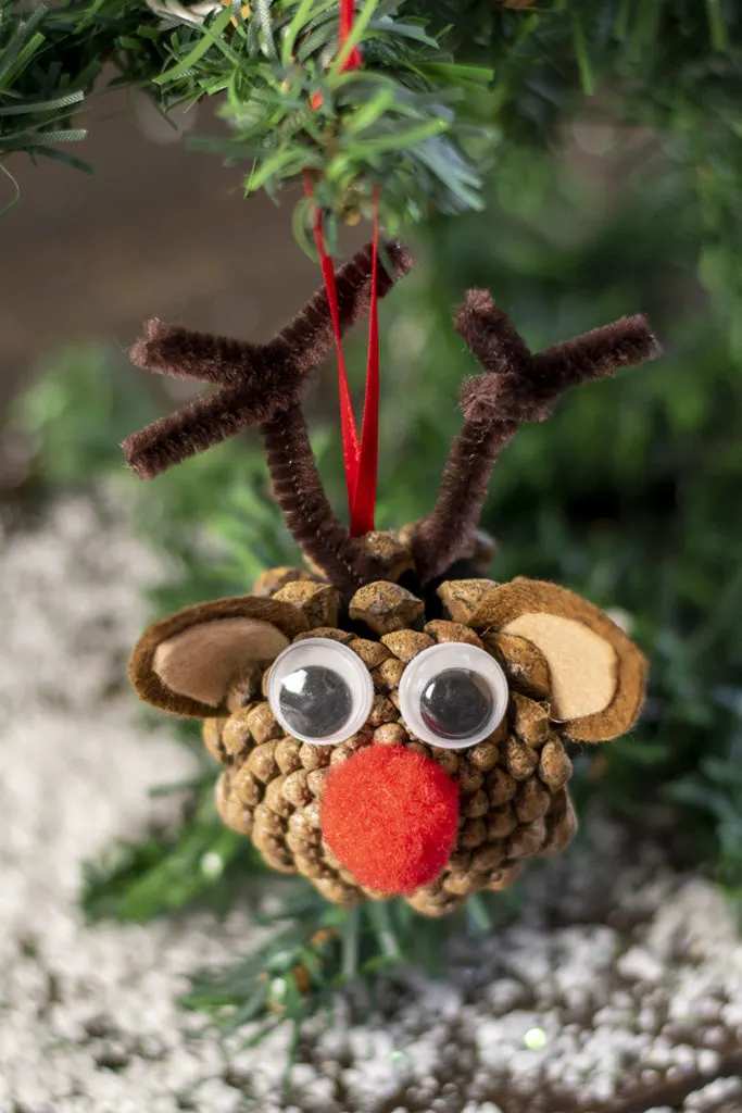 Pinecone Reindeer - Homemade Ornaments - Kids Craft Room