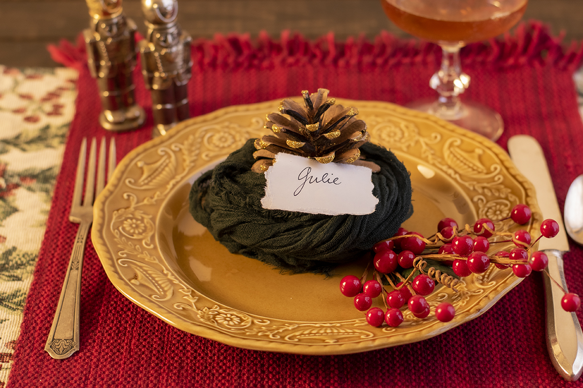 kitchen table pine cone and berries christmas decor