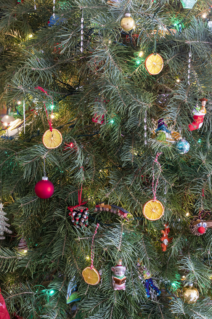 Homemade Dried Orange Slices for Heartwarming Holiday Decor