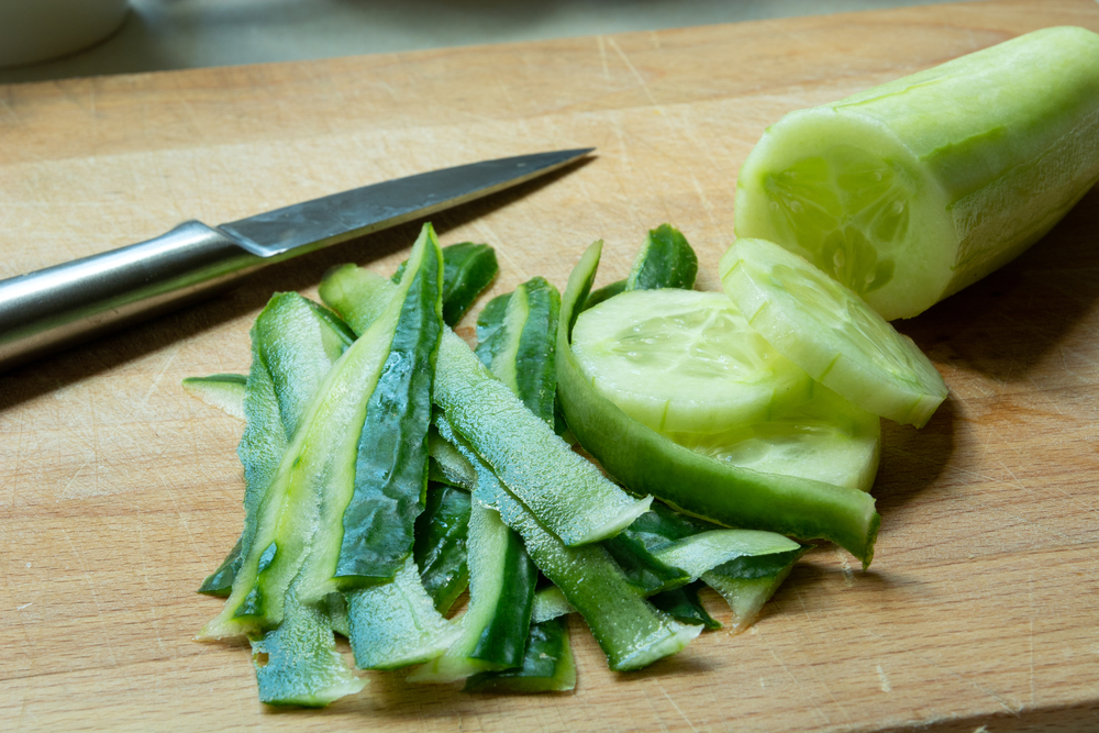 Is It Safe To Use a Knife to Peel Fruits and Vegetables? - Garden