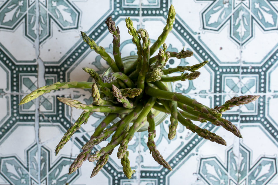 How To Keep Asparagus Fresh Longer + 3 Tasty Ways To Preserve It