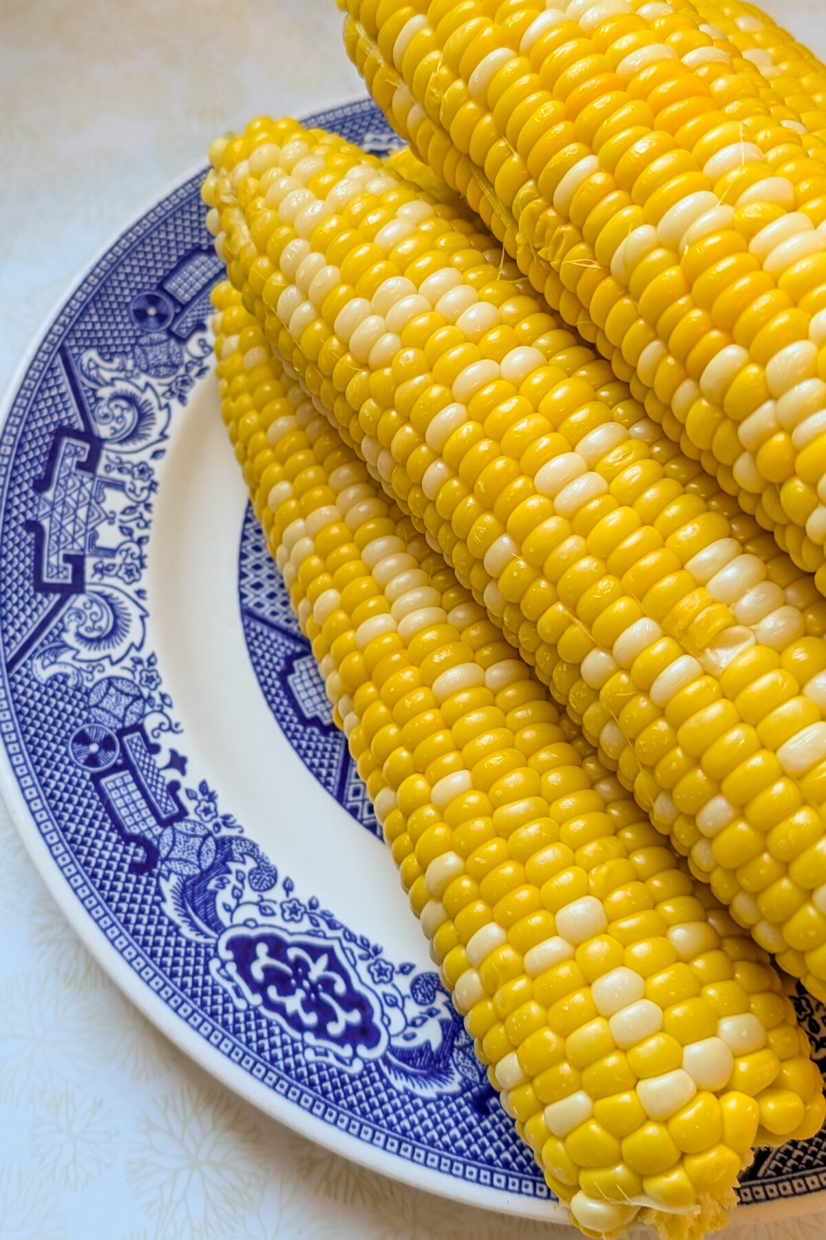 Ears of sweetcorn on a Blue Willow plate