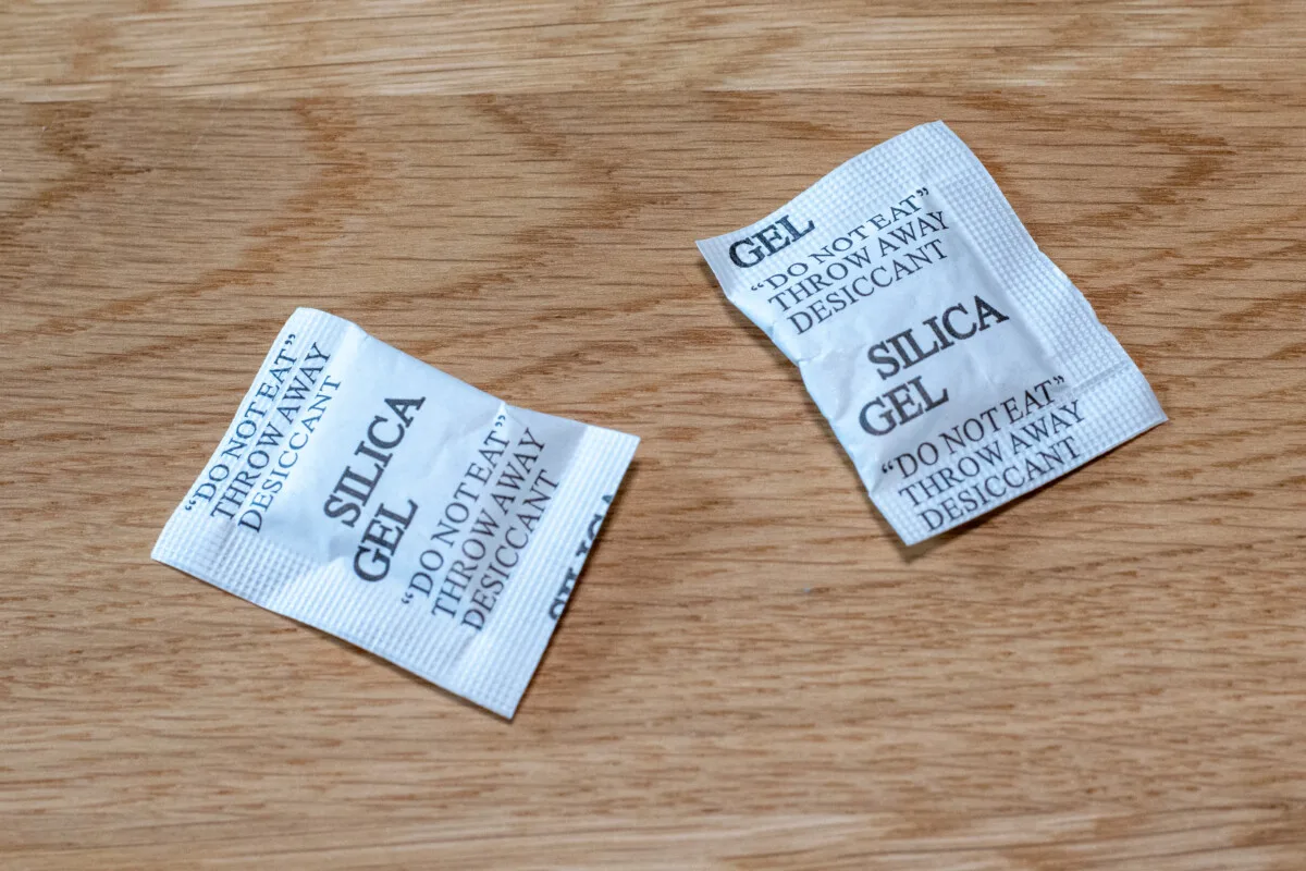 Silica gel packets