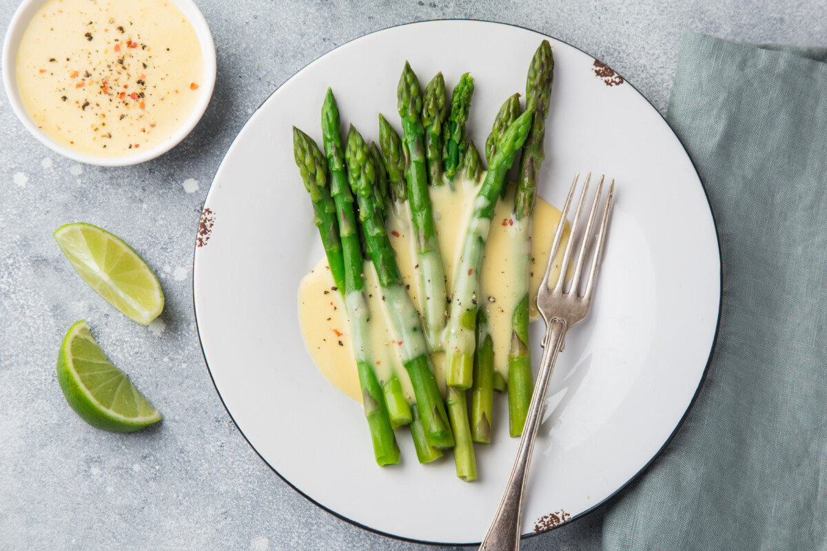 asparagus with hollandaise sauce